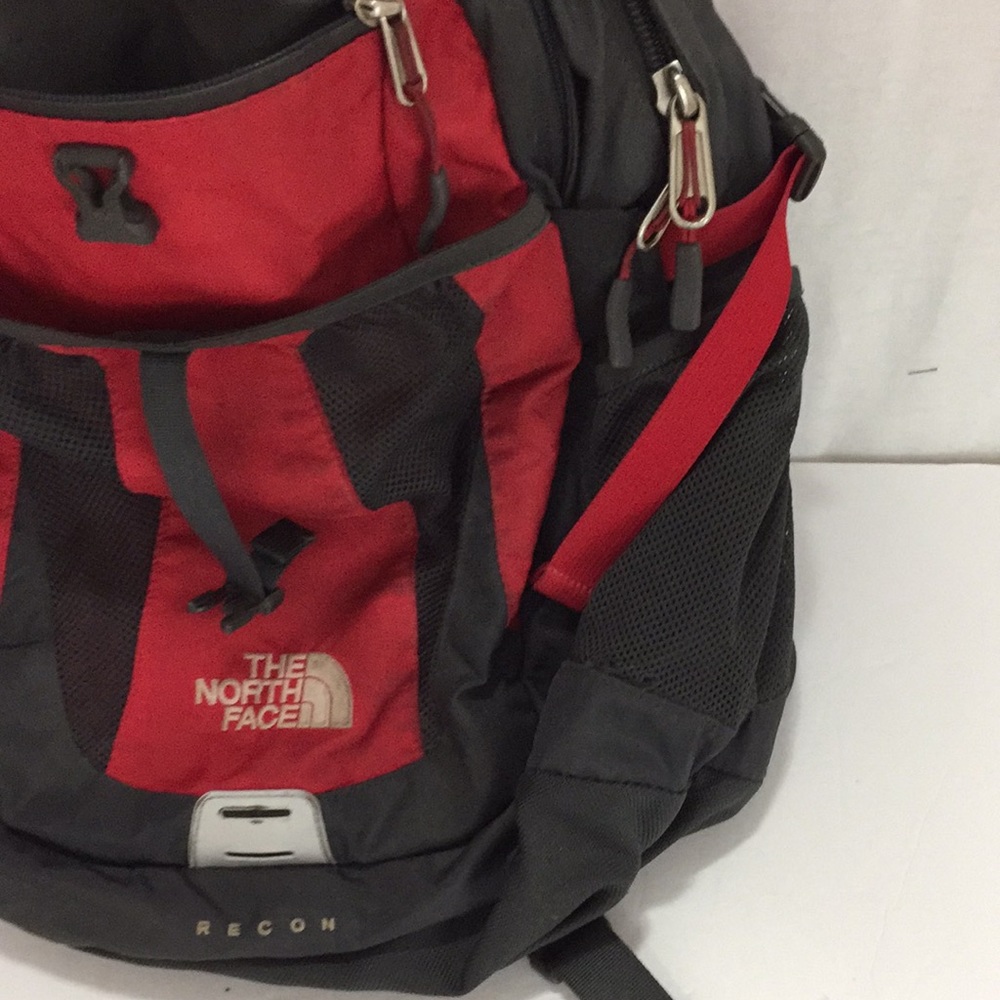 The North Face Red Recon Backpack Padded Back , Straps Hiking - Picture 3 of 15